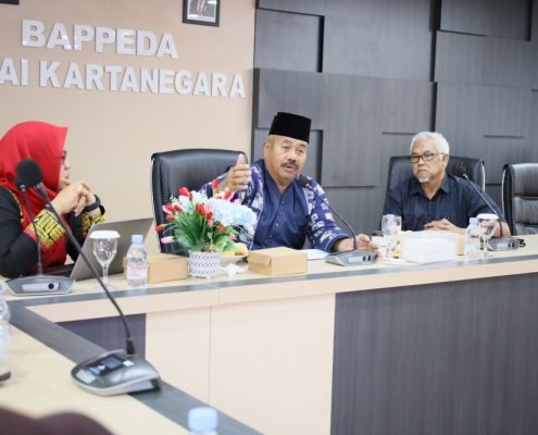 Pertemuan Bupati Kukar, Edi Damansyah, dengan Tim Ahli dari UGM, pada Kamis (12/10/2023). (Ist)