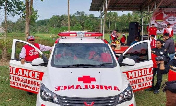 Program Kecamatan Tenggarong, Pembangunan Infrastruktur dan Bantuan Ambulan.Â (MahakamÂ Daily)
