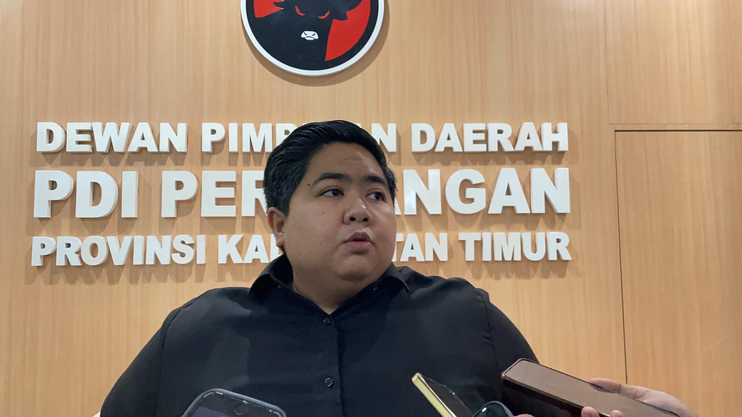 Sekretaris DOD PDI-P Kaltim, Ananda Emira Moeis umum pembukaan pendaftaran kepala daerah. (GNJ/Mahakam Daily)