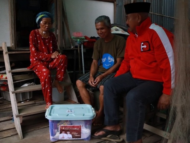 Edi Damansyah, Bupati Kukar serahkan bantuan paket Ramadhan kepada warga Desa Perdana (Ist)