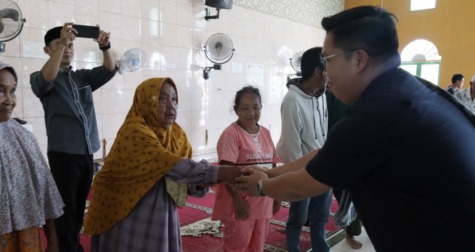 Wakil Bupati Kukar menyapa warga Pra Sejahtera di Desa Tuana Tuha, Kecamatan Kenohan (Ist)