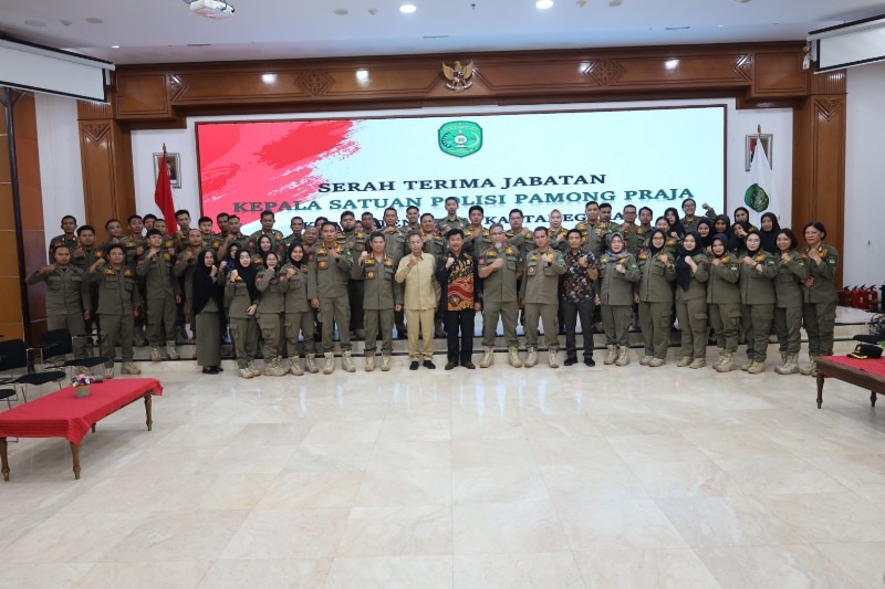 Foto Bersama Sekda Kukar, Sunggono dan Satpol PP Kukar setelah melakukan sertijab (Ist)