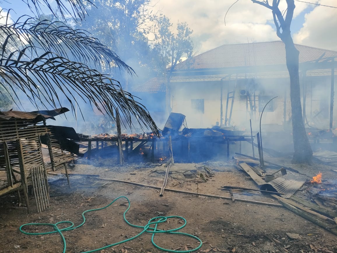 Kondisi rumah dan warung yang telah ludes terbakar, di Desa Lebaho Ulaq, Kecamatan Muara Kaman, Kutai Kartanegara. (GNJ/Mahakam Daily)