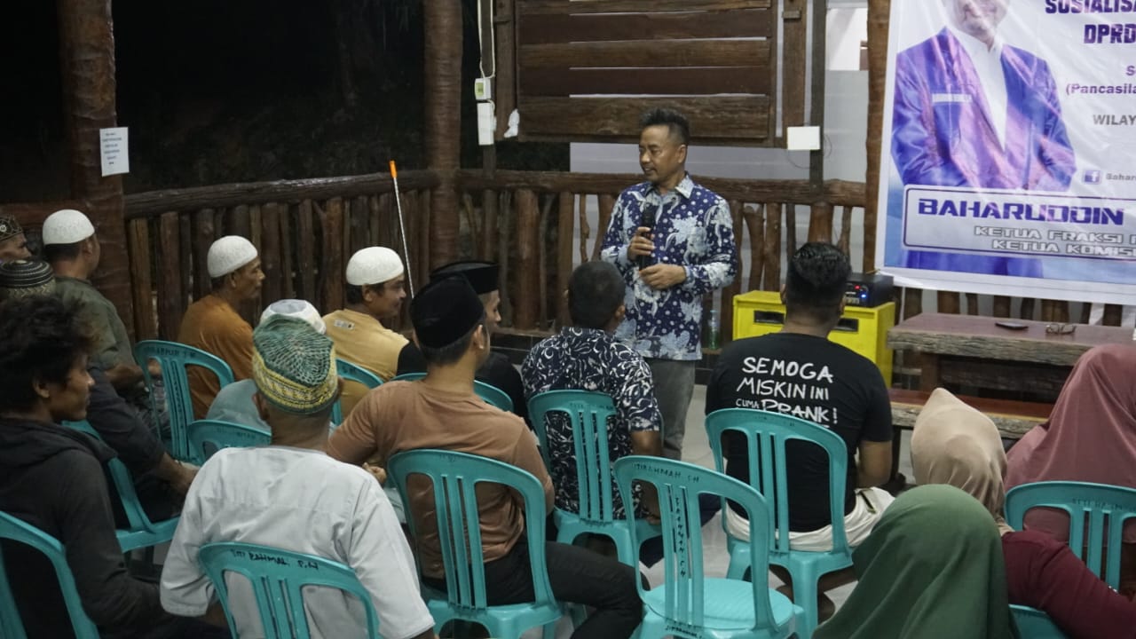 Anggota DPRD Kaltim, Baharuddin Demmu menggelar sosbang ke-4 2024 di Desa Sebuntal, Kukar. (HI/Mahakamdaily)