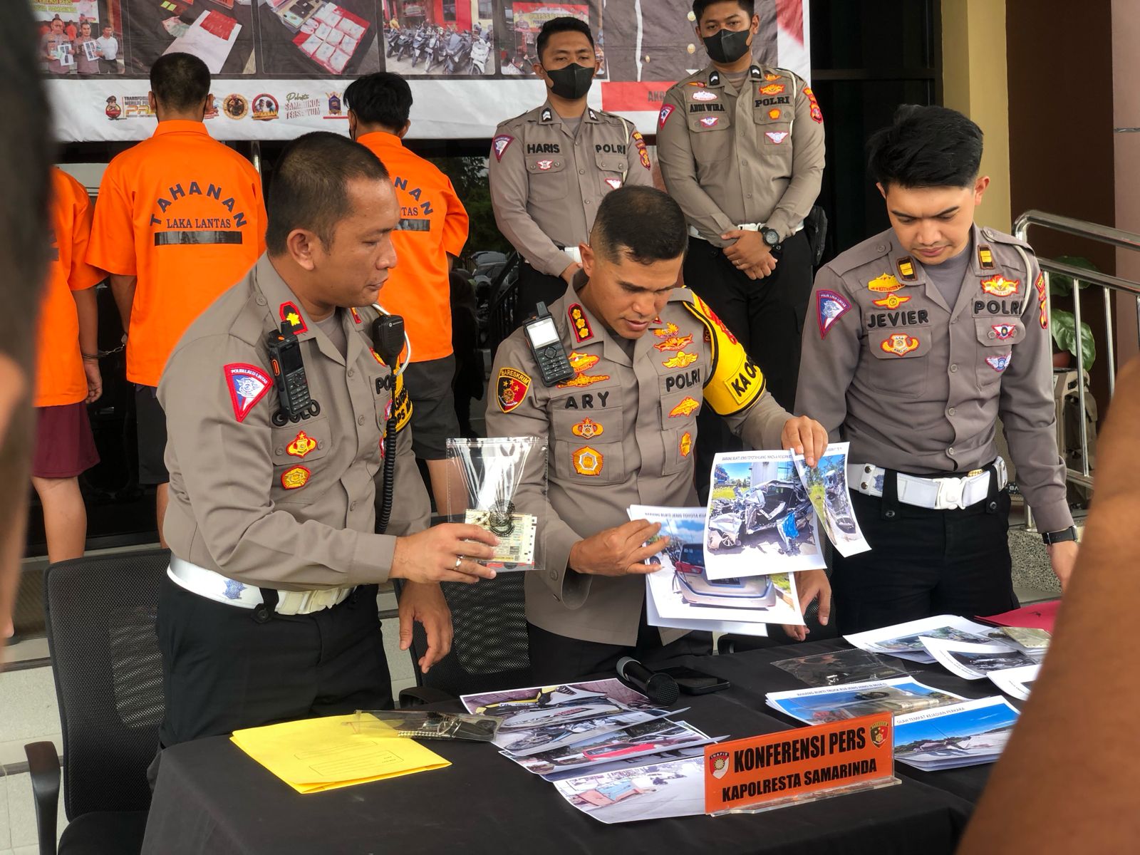 Polresta Samarinda merilis tiga orang tersangka akibat lalai dalam berkendara dan menyebabakan kecelakaan maut.