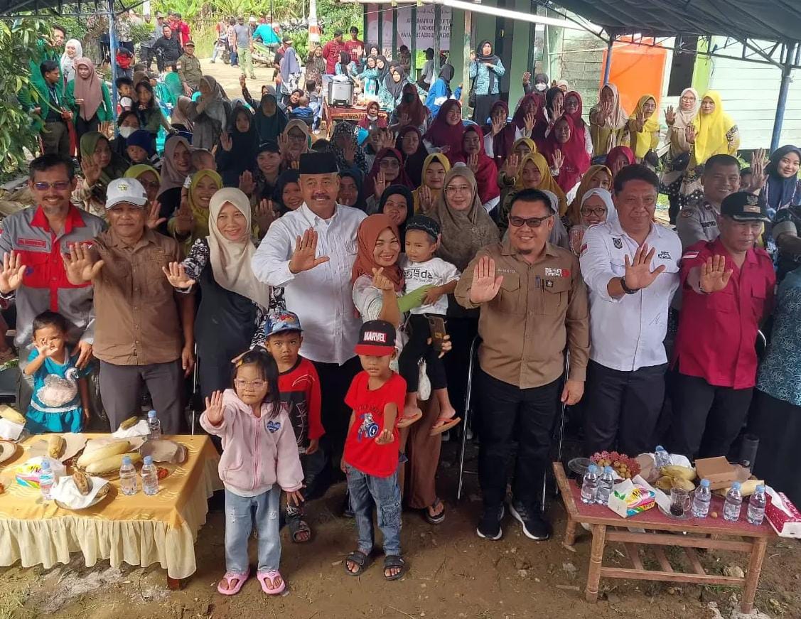 Bupati Kukar, Edi Damansyah melakukan foto bersama / Istimewa