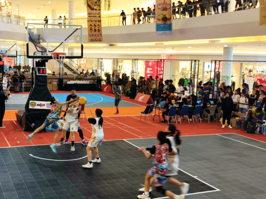 Suasana Kejuaraan Basket 3x3 Piala Gubernur Kaltim 2024 di BigMall Samarinda. (Mahakam Daily)