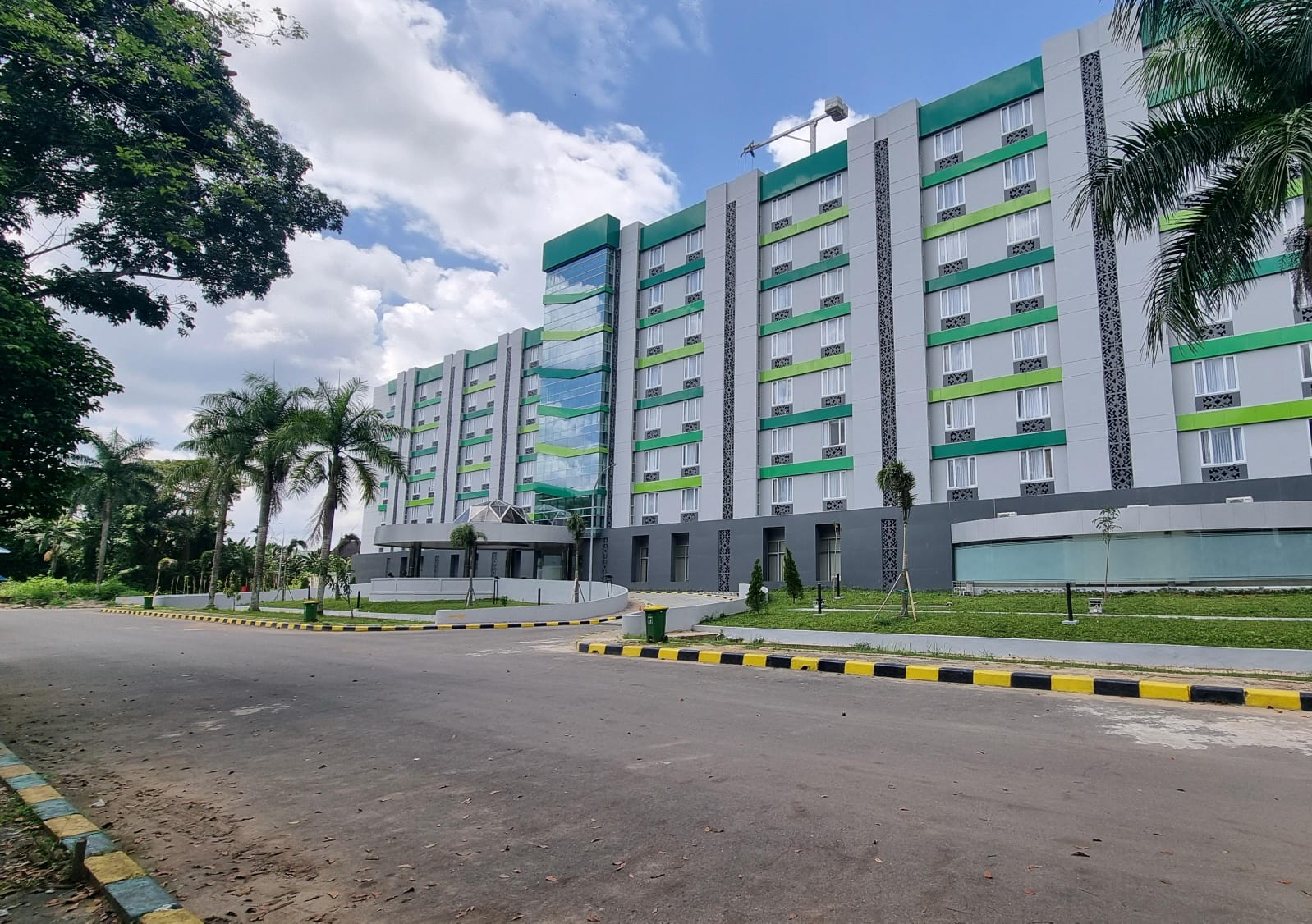 Hotel Atlet Samarinda di Komplek Gelora Kadrie Oening.