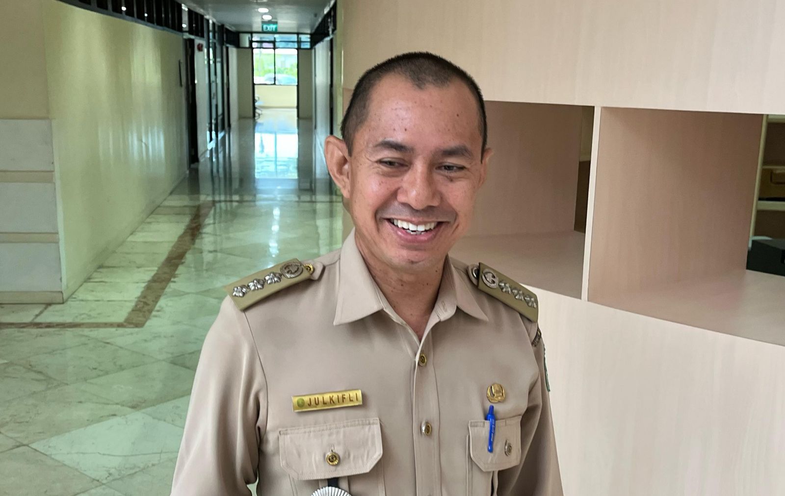 Camat Kota Bangun Darat, Zulkifli menjelaskan persoalan jalan rusak yang diharap cepat mendapat perhatian dan perbaikan. (Ist)