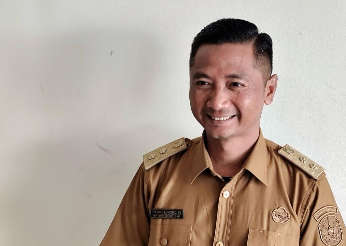 Lurah Maluhu, Tri Joko Kuncoro, mengapresiasi semangat para pegawainya yang terus berupaya meluangkan waktu untuk membaca dan memahami Alquran. (ist)