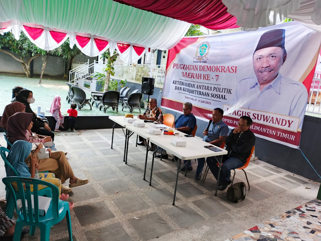 Foto: Suasana dalam Penguatan Demokrasi Daerah yang dilaksanakan Anggota DPRD Kaltim, Agus Suwandi di di Gang Kejaksaan, Jalan A Wahab Syahrani, Air Hitam, Samarinda Ulu. (Dok)