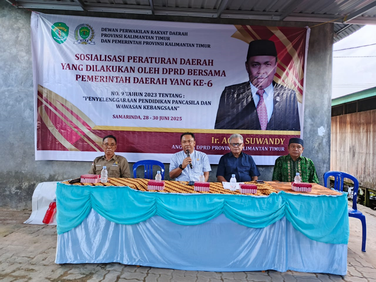 Suasana dalam Sosialisasi Peraturan Daerah (Sosper) Nomor 9 Tahun 2023 tentang Penyelenggaraan Pendidikan Pancasila dan Wawasan Kebangsaan yang digelar Anggota DPRD Kaltim, Agus Suwandi di Gang Karya Baru, RT 13, Jalan Mas Penghulu, Kelurahan Tenun, Samarinda Seberang. (Dok)