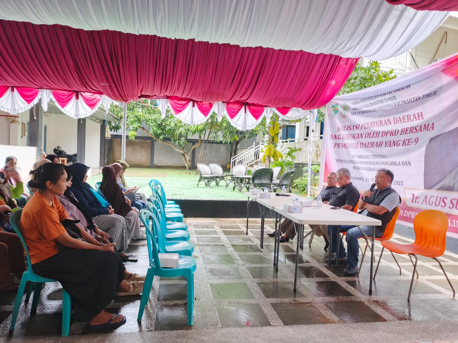 Anggota DPRD Kaltim, Agus Suwandi, saat menyosialisasikan Perda Nomor 9 Tahun 2023 tentang Pendidikan Pancasila dan Wawasan Kebangsaan kepada warga Samarinda Ulu.