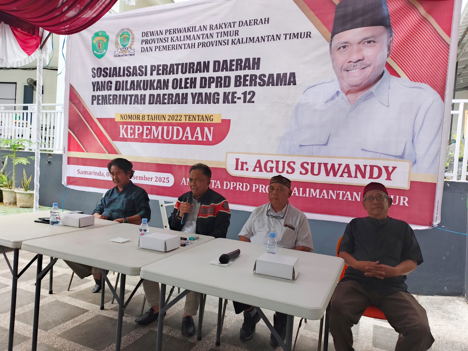 Anggota DPRD Kaltim, Agus Suwandi, berbicara di hadapan warga dalam kegiatan Sosper ke-12 di Kelurahan Air Hitam, Samarinda Ulu, Minggu, 7 Desember 2025.