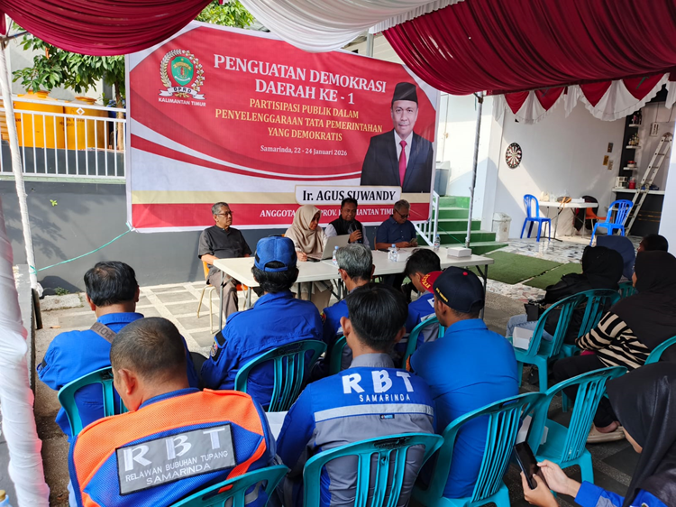 Anggota DPRD Kalimantan Timur Agus Suwandi menyampaikan materi Penguatan Demokrasi Daerah bertema partisipasi publik di Samarinda, Jumat, 23 Januari 2026.