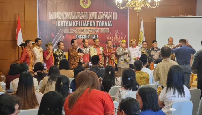Ikatan Keluarga Toraja (IKAT) saat pembukaan Musyawarah Wilayah II di Hotel Puri Senyiur Samarinda