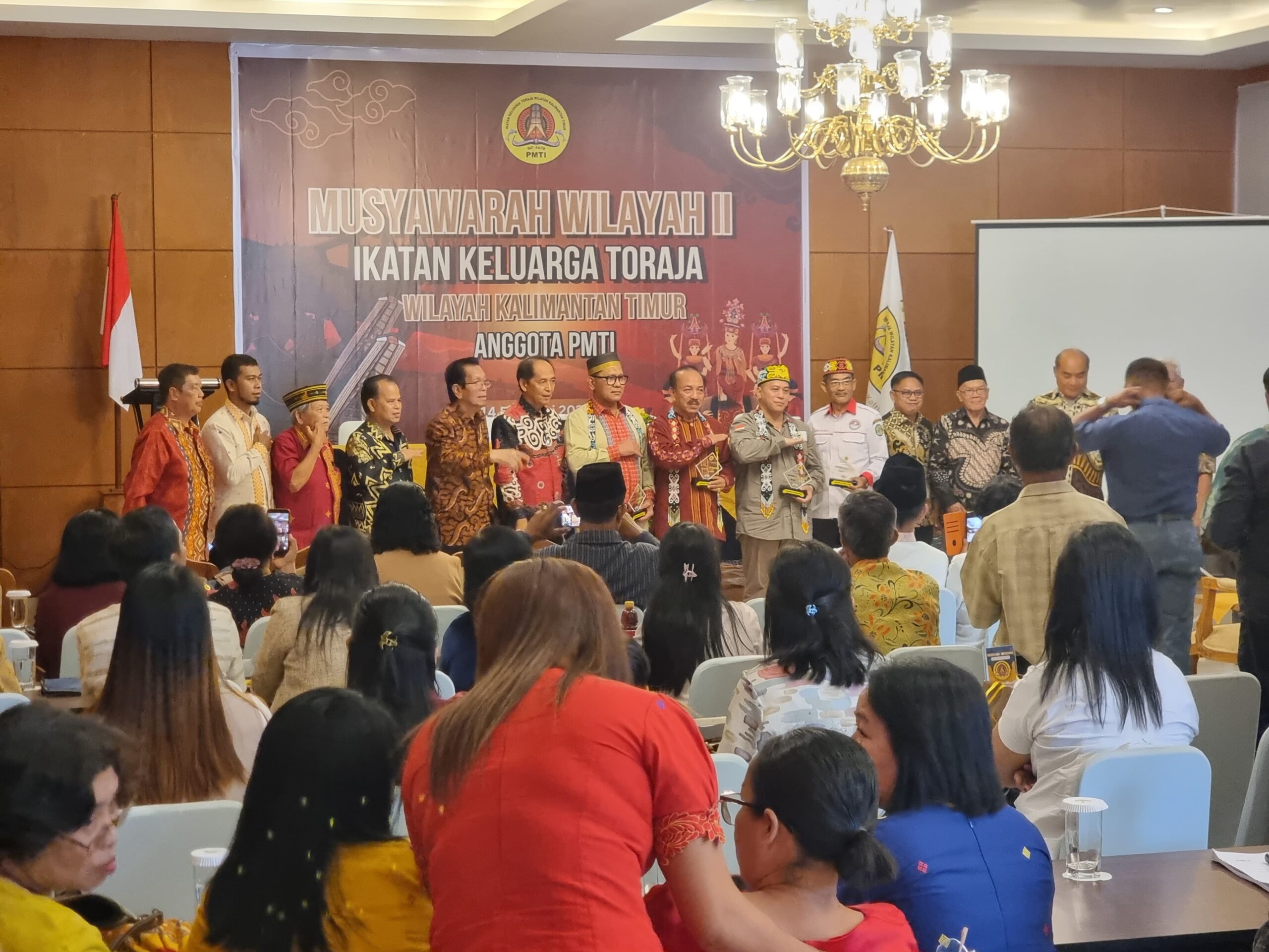 Ikatan Keluarga Toraja (IKAT) saat pembukaan Musyawarah Wilayah II di Hotel Puri Senyiur Samarinda