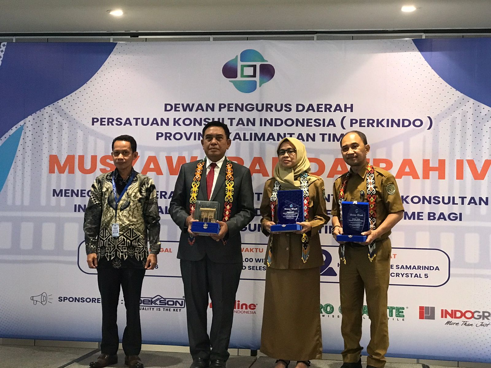 (kiri) Ketua Perkindo Kaltim Muhammad Anwar periode 2026 - 2031