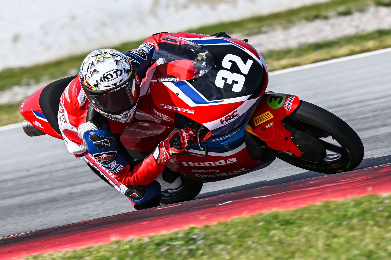 Bersama Honda Asia-Dream Racing Junior Team, Ramadhipa kembali dipercaya menggeber Honda NSF250RW bernomor #32 pada Moto3 Junior World Championship 2026.